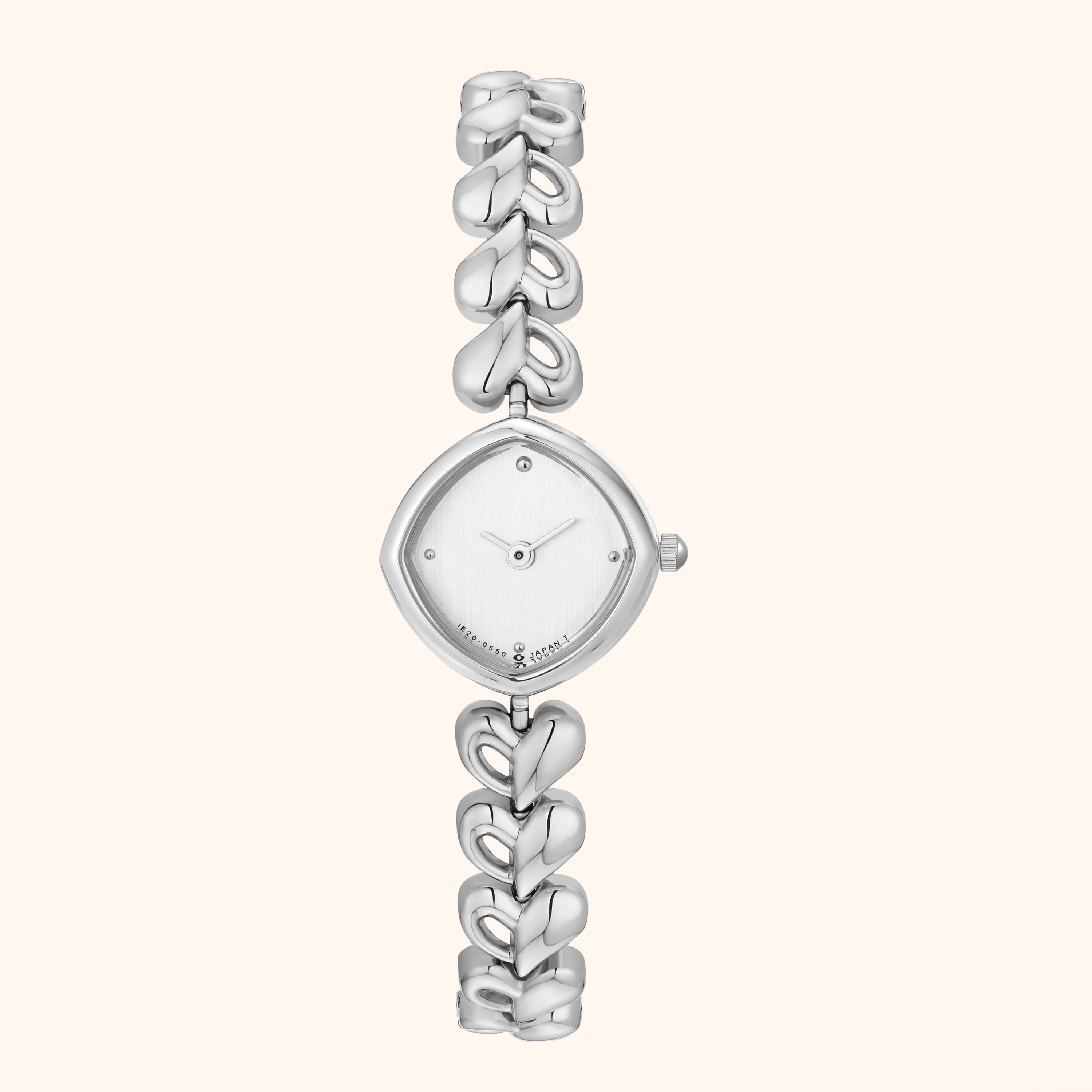 Orologio d'argento con cinturino decorativo su sfondo bianco