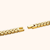 OhKlassy Beatrice Gold women's vintage-inspired watch, bracelet and clasp detail