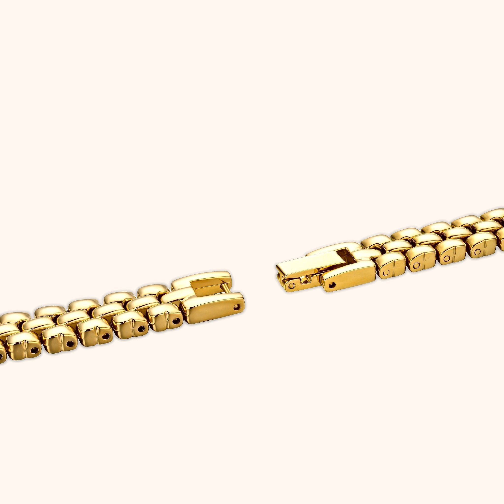 OhKlassy Beatrice Gold women's vintage-inspired watch, bracelet and clasp detail