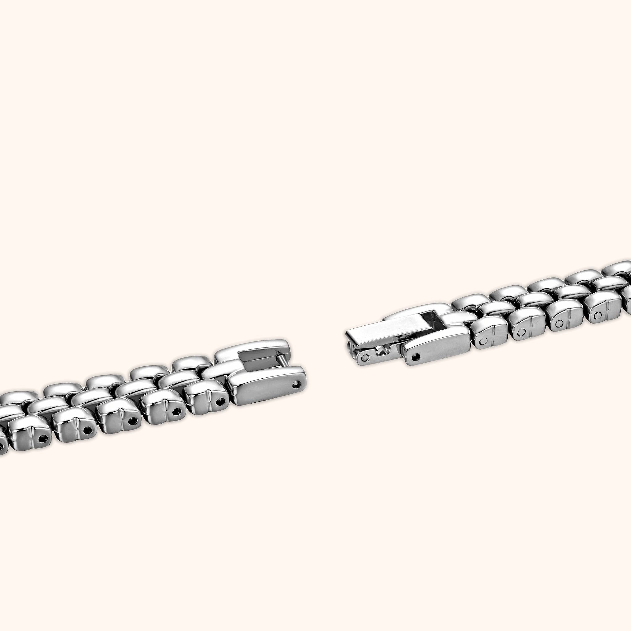 OhKlassy Beatrice Silver women's vintage-inspired watch, bracelet and clasp detail