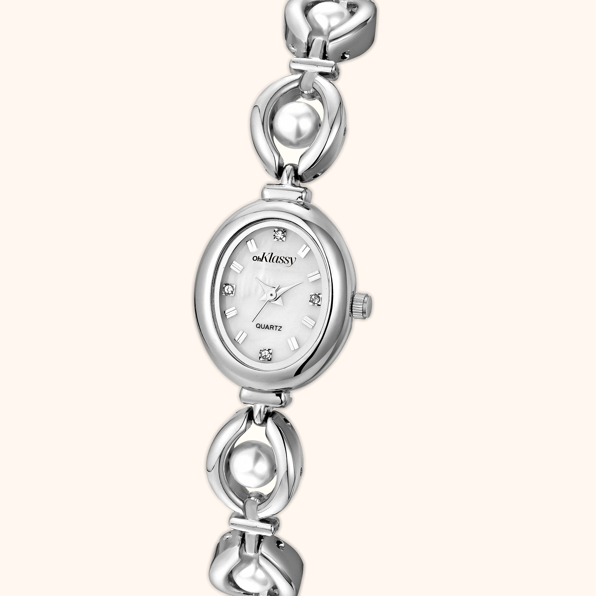 Montre pour femme OhKlassy Celina Silver d'inspiration vintage, vue de profil en angle