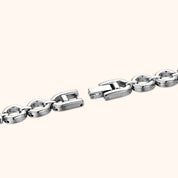 Montre pour femme OhKlassy Celina Silver d'inspiration vintage, détails du bracelet et du fermoir