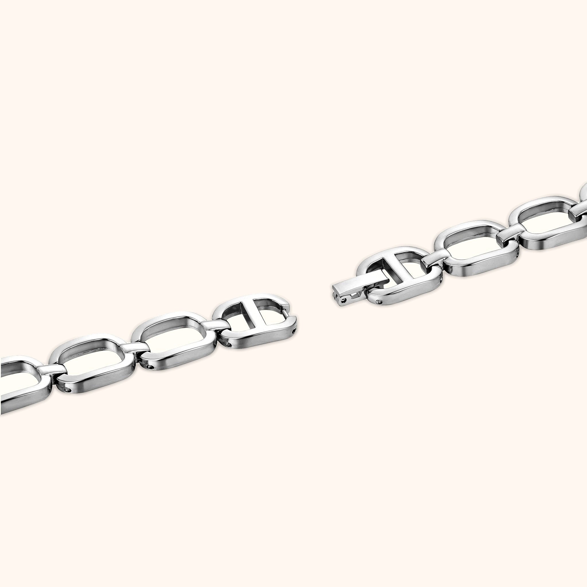 OhKlassy Colette Silver women's vintage-inspired watch, bracelet and clasp detail