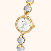 OhKlassy Coral Pearl Gold Damenuhr im Vintage-Stil, Nahaufnahme des Zifferblatts
