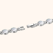 OhKlassy Coral Pearl Silver – Vintage-inspirierte Damenuhr mit Details an Armband und Schließe
