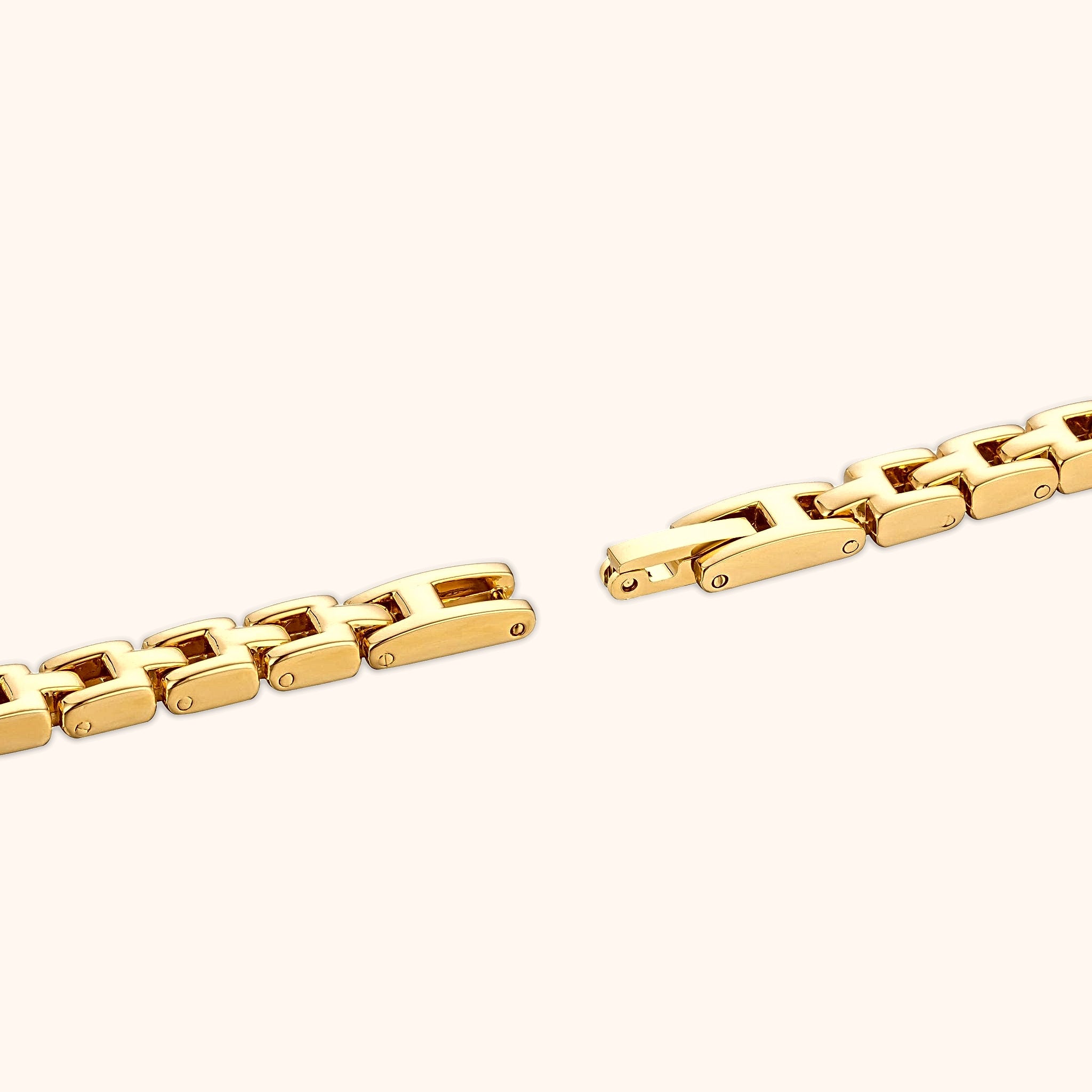 OhKlassy Delphine Gold women's vintage-inspired watch, bracelet and clasp detail
