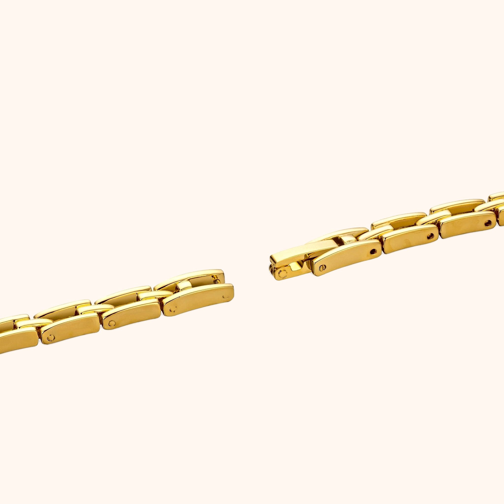 OhKlassy Emma Gold women's vintage-inspired watch, bracelet and clasp detail