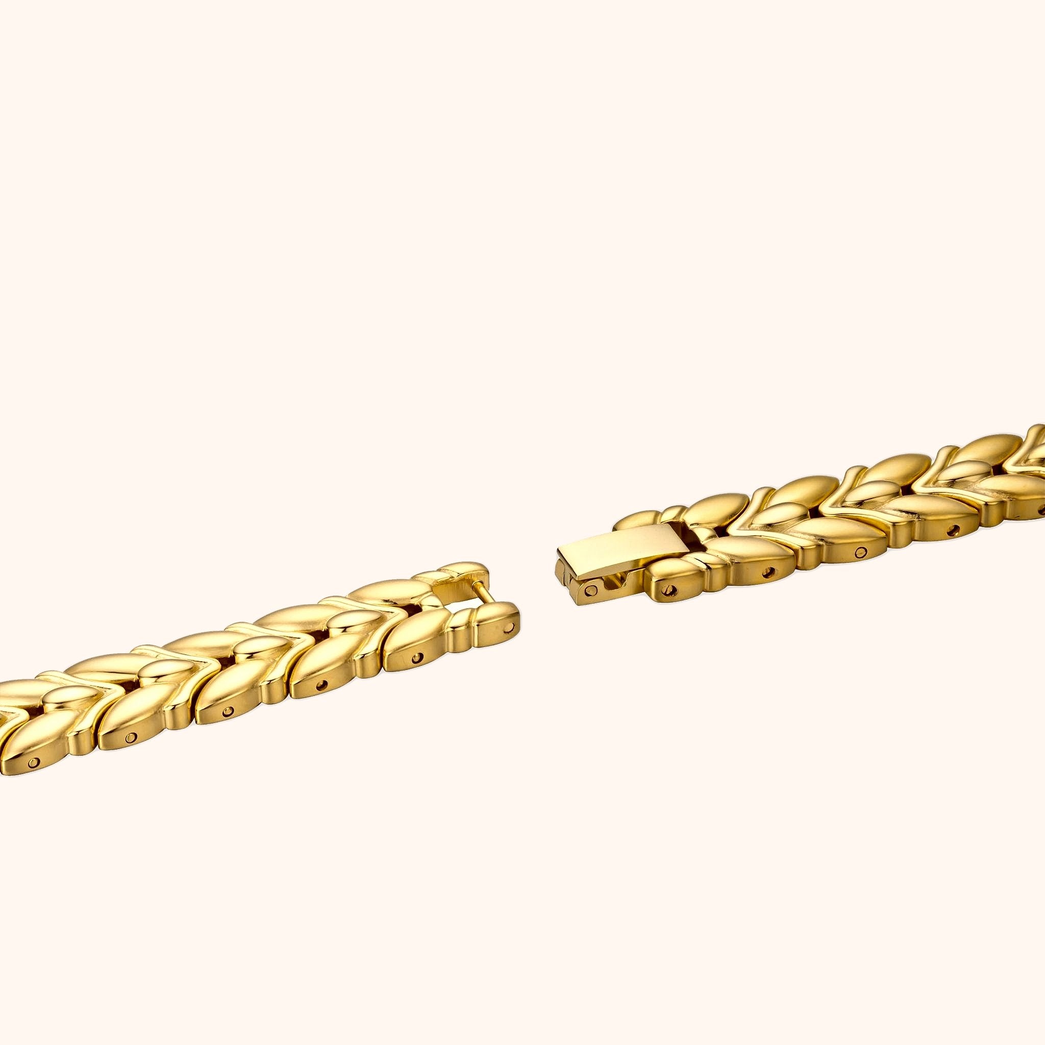OhKlassy Julia Gold women's vintage-inspired watch, bracelet and clasp detail