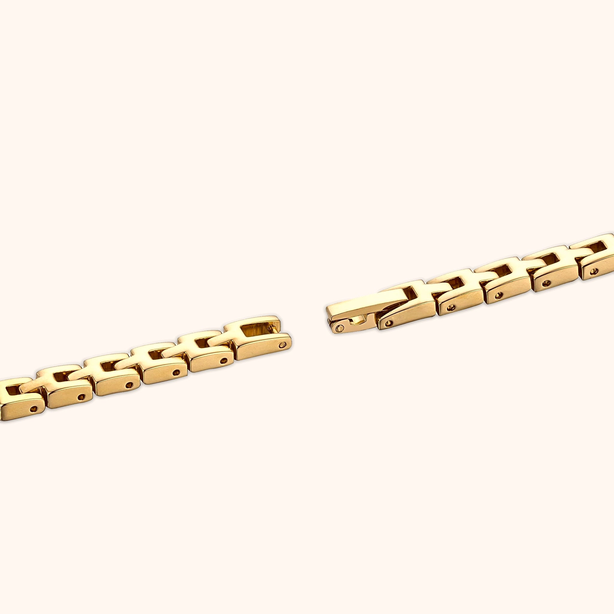 OhKlassy Laura Gold women's vintage-inspired watch, bracelet and clasp detail