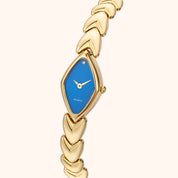 OhKlassy Lucille Gold Blue – Vintage-inspirierte Damenuhr, seitliche Ansicht in schräger Perspektive