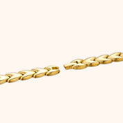 OhKlassy Lucille Gold women's vintage-inspired watch, bracelet and clasp detail