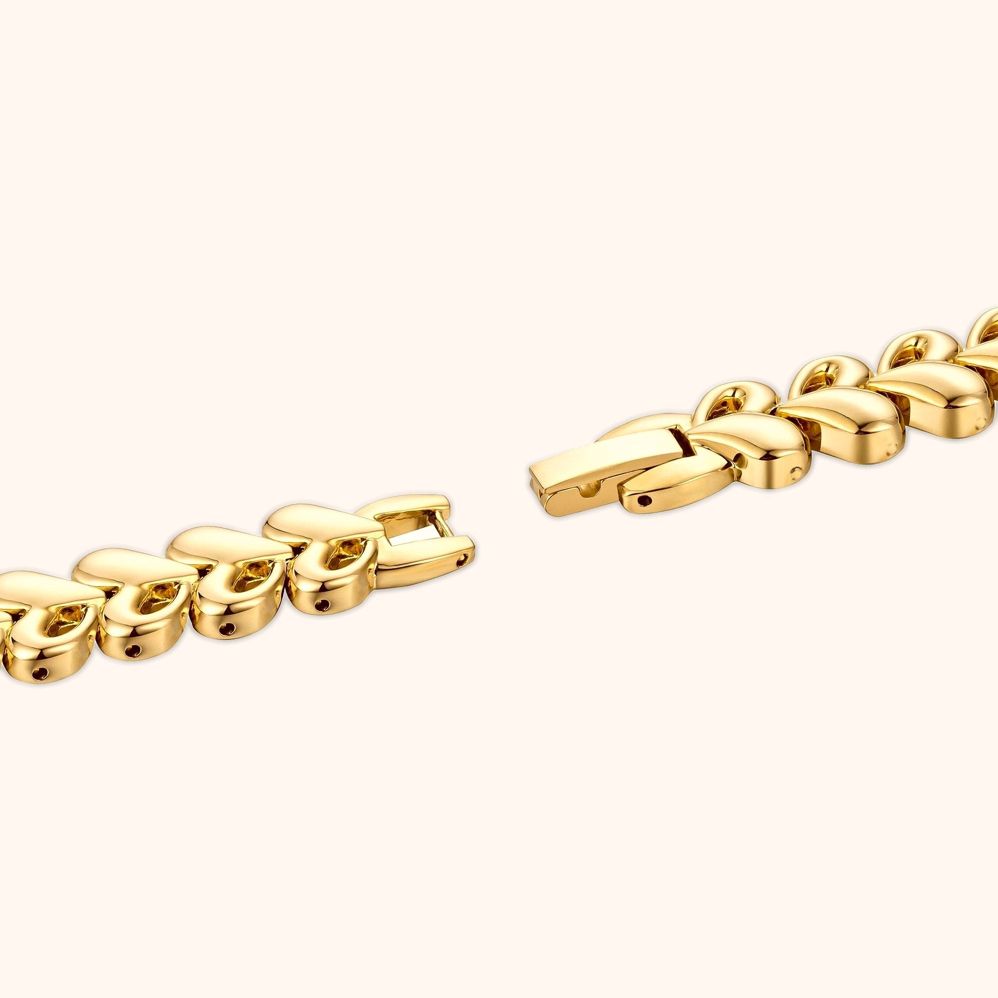 OhKlassy Rhea Gold women's vintage-inspired watch, bracelet and clasp detail