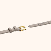 Montre pour femme OhKlassy Sarah Grey en cuir doré, d'inspiration vintage, avec détails sur le bracelet et le fermoir