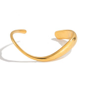 Elara Curve Manchet 18K Goud